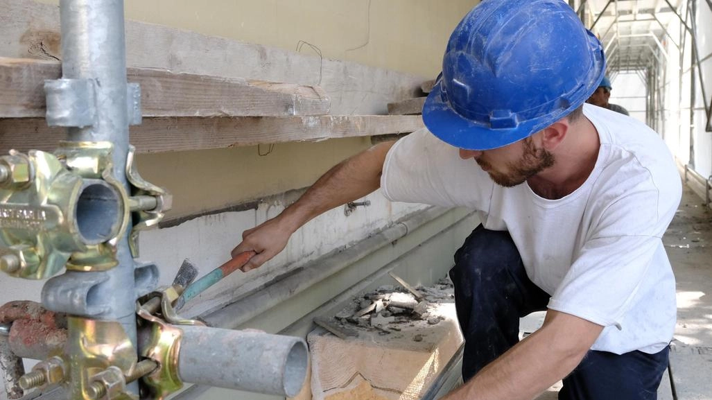 Con il nuovo regolamento in edifici ristrutturati non si potranno più installare condizionatori sulle facciate esterne dei palazzi Con il nuovo regolamento in edifici ristrutturati non si potranno più installare condizionatori sulle facciate esterne dei palazzi