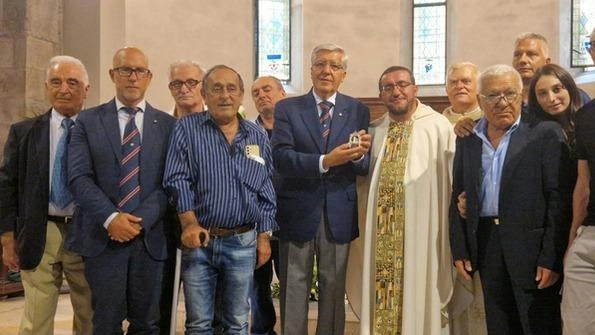 La statua del santo dormiente da Taggiano è stata accolta dalla comunità secondo la tradizione . La statua del santo dormiente da Taggiano è stata accolta dalla comunità secondo la tradizione .