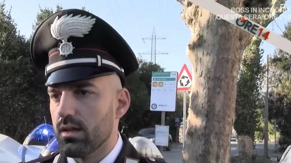 Il vice brigadiere Francesco Vellucci racconta alla trasmissione "Ore 14" di Rai 2: "Ho rischiato la vita" "Salvato dal giubbotto. L’ho inseguito e lui, dopo una violenta colluttazione, ha tirato fuori l’arma" . Il vice brigadiere Francesco Vellucci racconta alla trasmissione "Ore 14" di Rai 2: "Ho rischiato la vita" "Salvato dal giubbotto. L’ho inseguito e lui, dopo una violenta colluttazione, ha tirato fuori l’arma" .