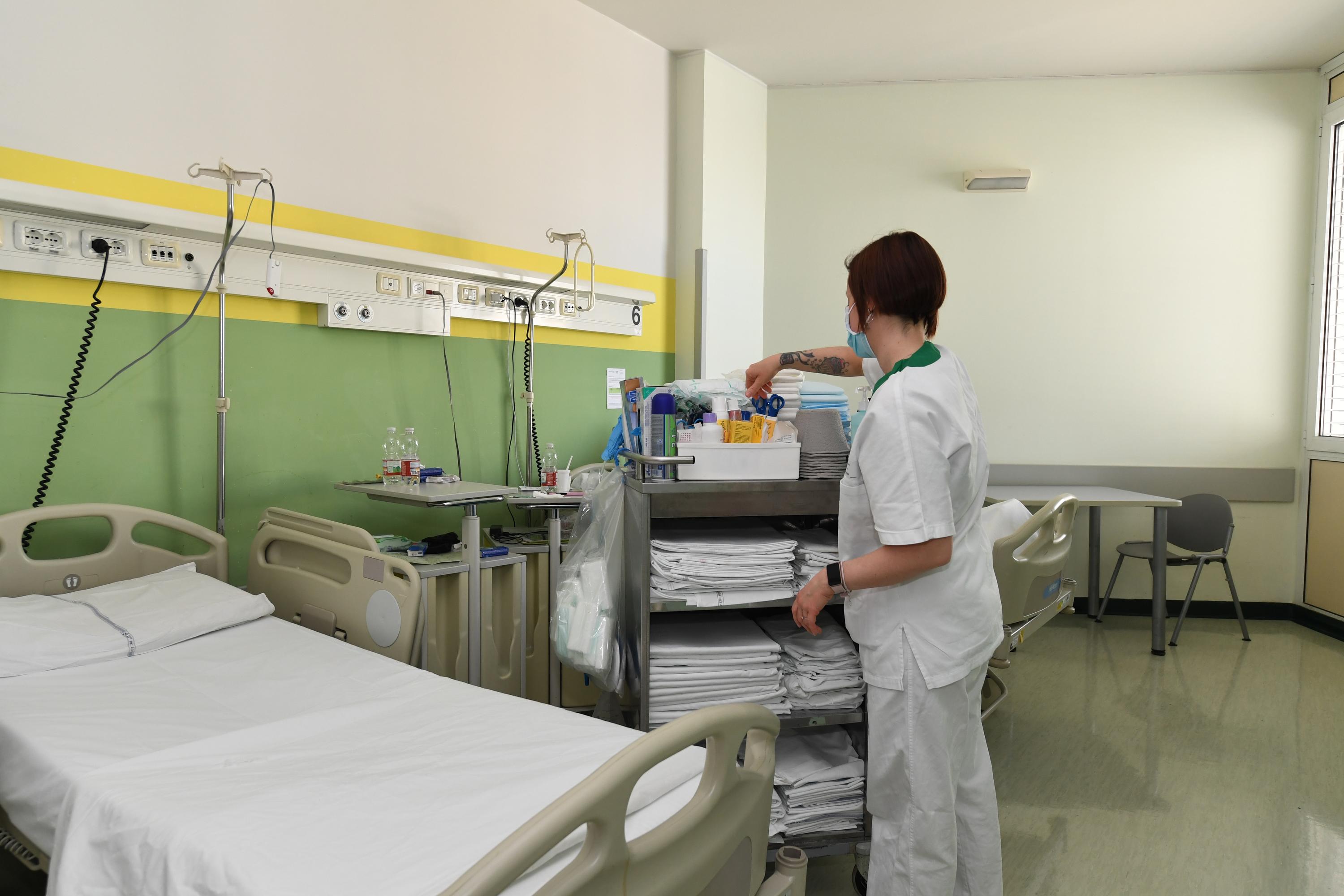 Il caldo manda in tilt il server. Ospedali bloccati, saltano ricoveri e terapie: “Il caos” Il caldo manda in tilt il server. Ospedali bloccati, saltano ricoveri e terapie: “Il caos”