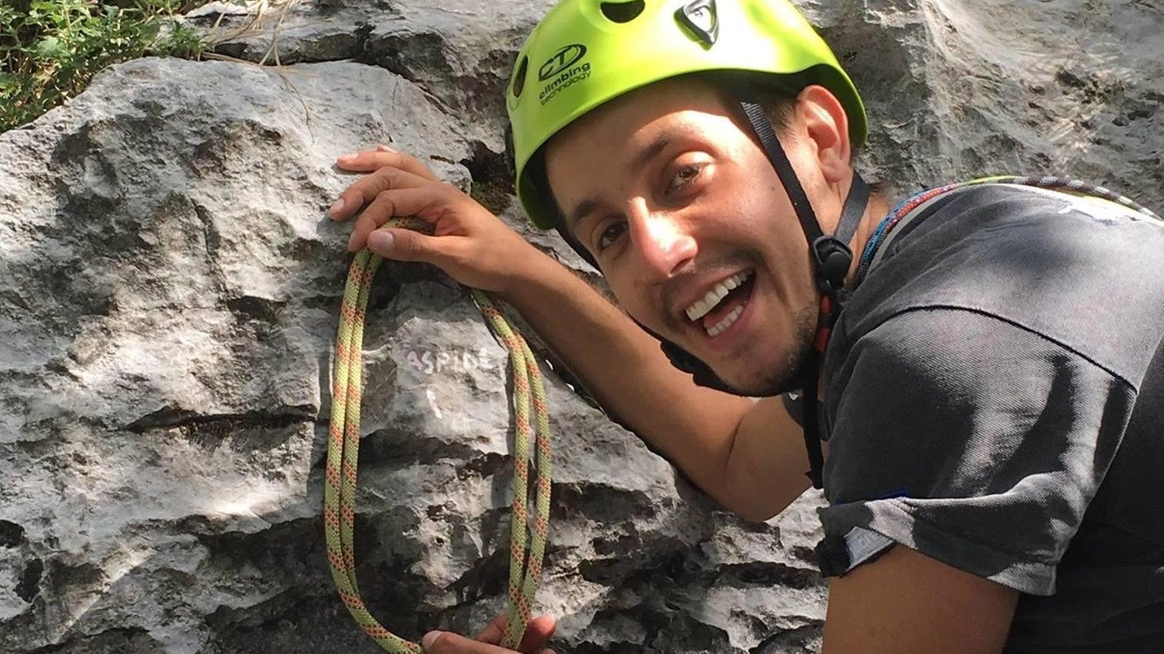 Ancora messaggi, tanti di cordoglio, per la morte del 34enne alpinista di Cerretti Marco Stagi: domani saranno celebrate le esequie