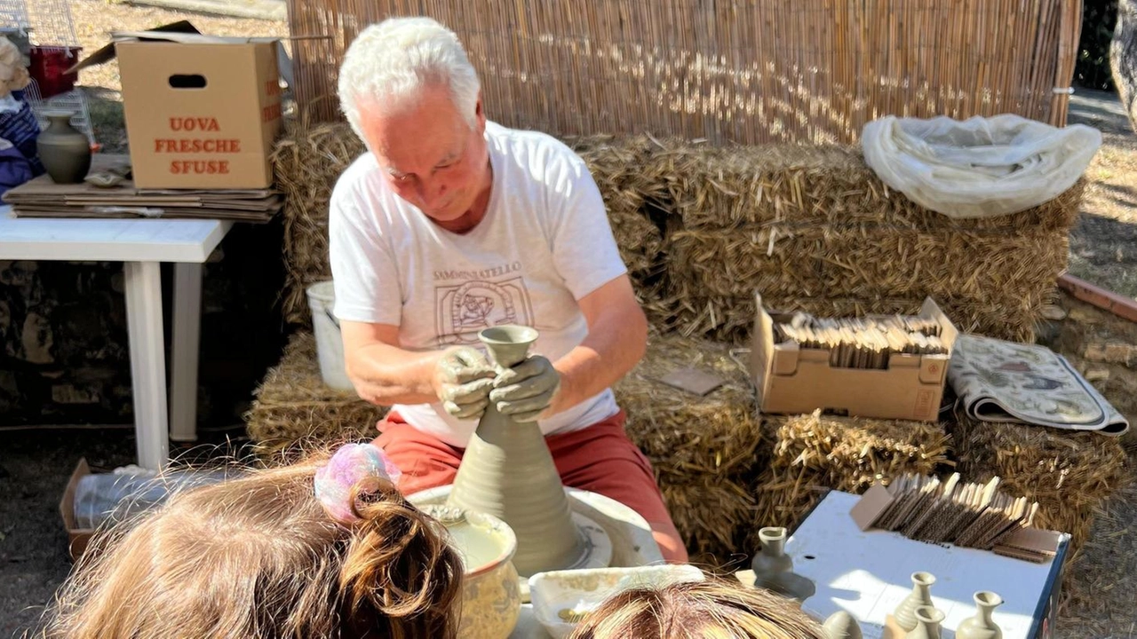 Mercatino di arte e mestieri durante la fiera di Antella Mercatino di arte e mestieri durante la fiera di Antella