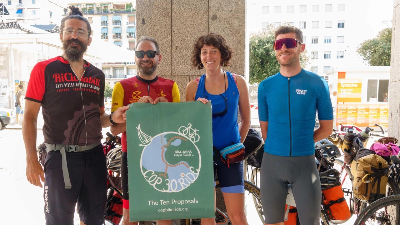 I bikers ecologisti che hanno fatto tappa alla Spezia (. Foto di Alexia Frascatore