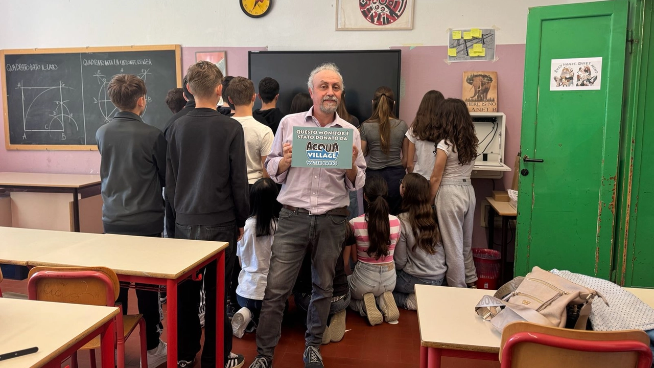 Una classe della scuola con il dirigente scolastico Una classe della scuola con il dirigente scolastico