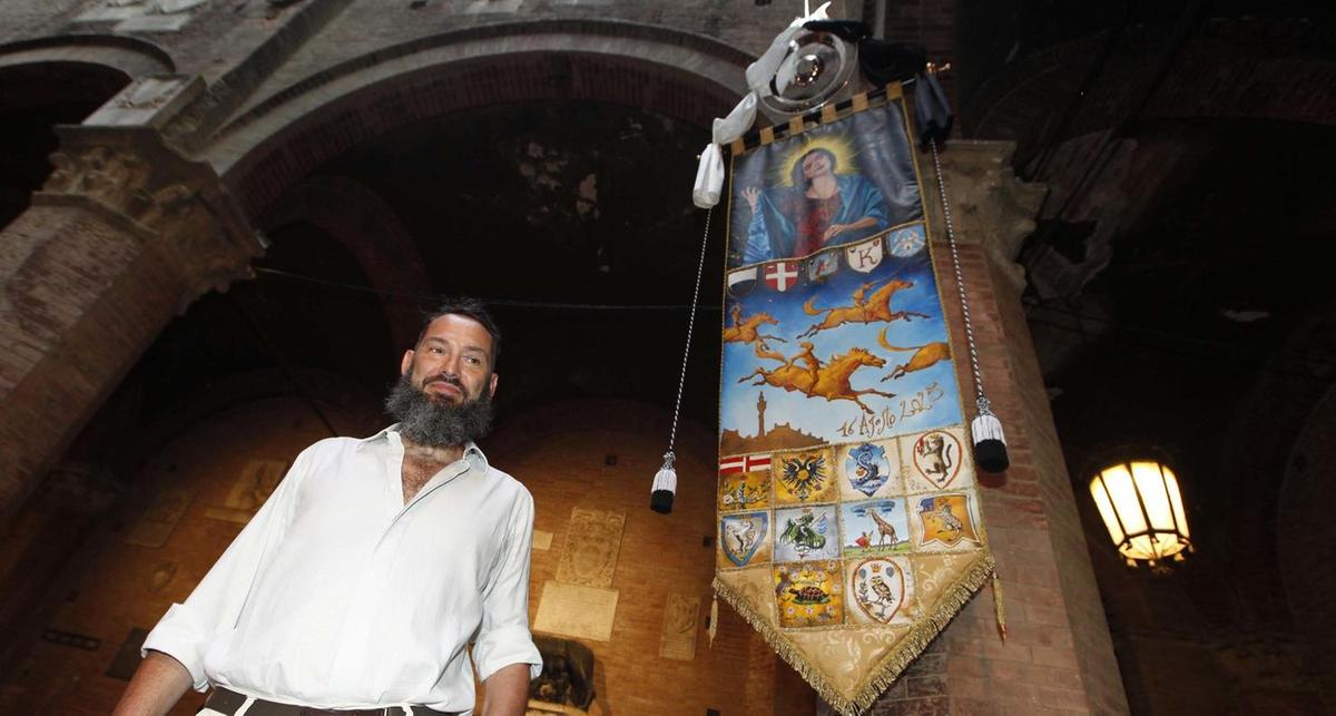 il drappellone di francesco de grandi palio come stato ideale di esaltazione