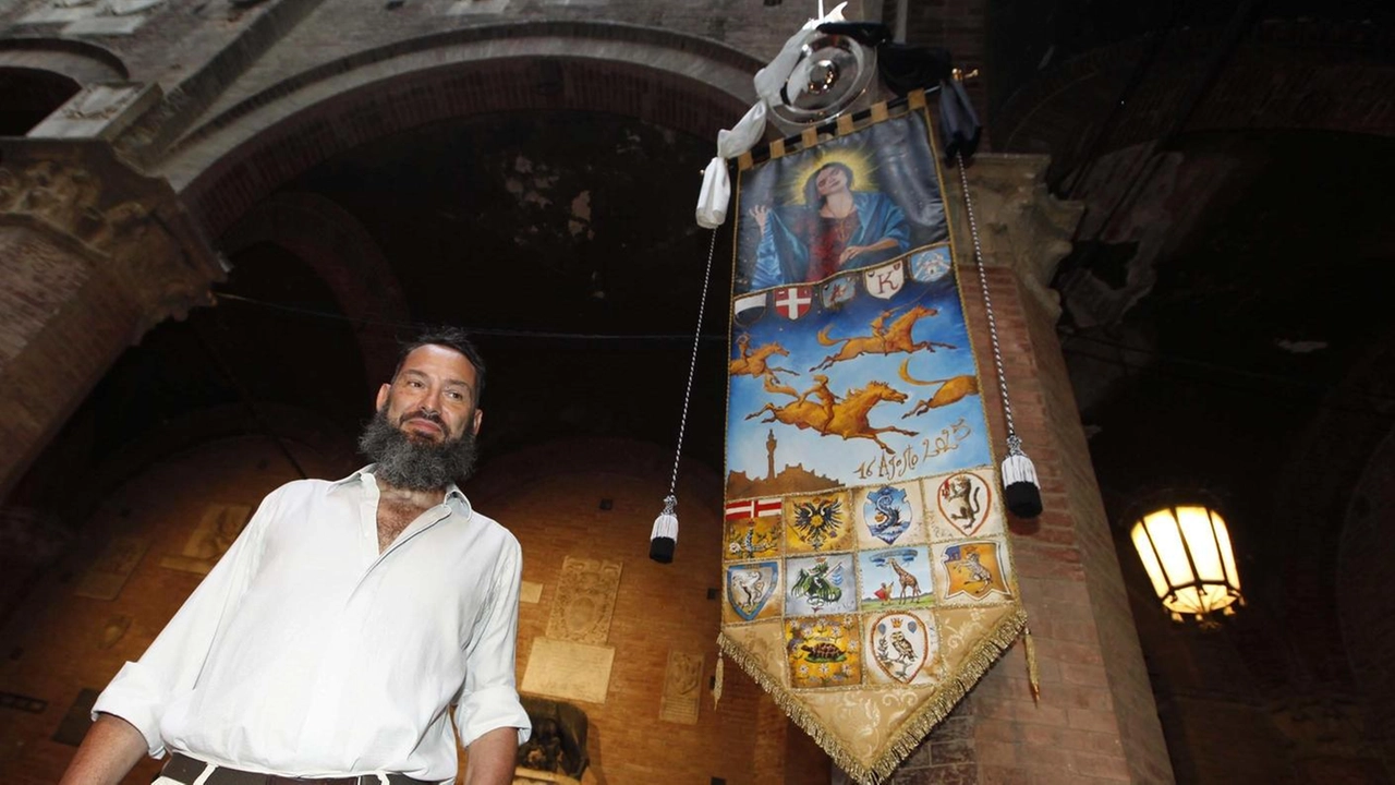 Francesco De Grandi ha presentato il drappellone del Palio dell’Assunta Francesco De Grandi ha presentato il drappellone del Palio dell’Assunta