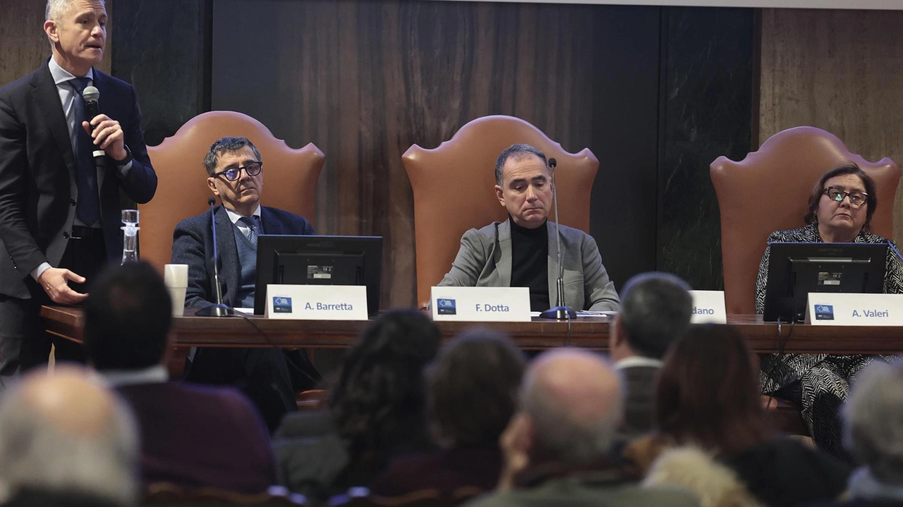 Successo per il convegno ’Fse2.0 – Il nuovo Fascicolo sanitario elettronico’, promosso dall’assessore comunale alla Sanità, Giuseppe Giiordano, nell’Aula Magna... Successo per il convegno ’Fse2.0 – Il nuovo Fascicolo sanitario elettronico’, promosso dall’assessore comunale alla Sanità, Giuseppe Giiordano, nell’Aula Magna...