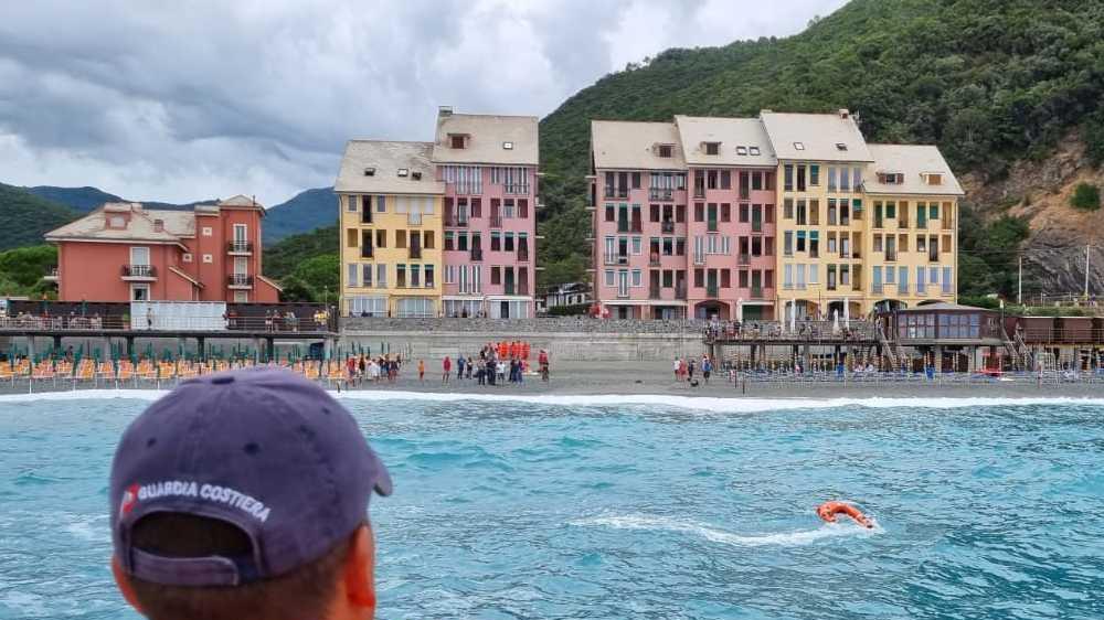https://www.lanazione.it/image-service/view/acePublic/alias/contentid/YjVkOWY1M2UtYmFjZi00/0/bagni-sicuri-a-framura-un-drone-acquatico-per-i-salvataggi-in-mare.jpeg?f=16:9&w=1200&h=630