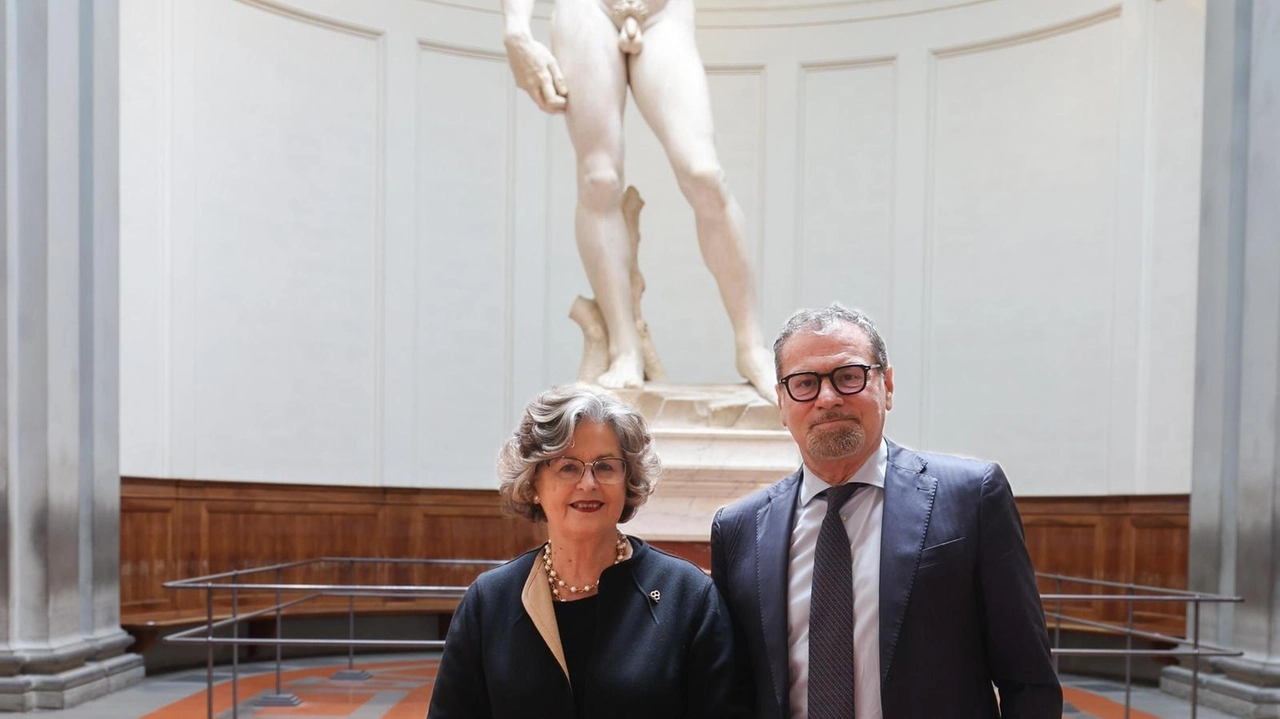 Massimo Osanna e Cristina Acidini Luchinat con il David di Michelangelo