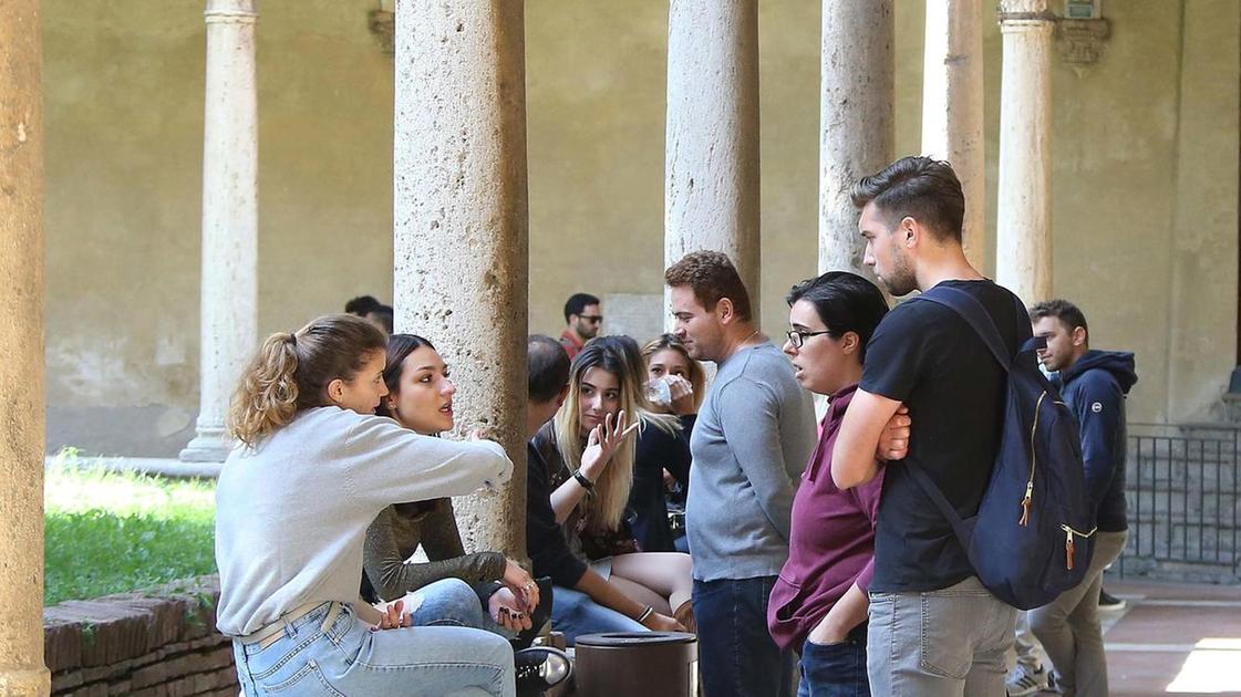 Autobus urbani, costi dimezzati per gli studenti Autobus urbani, costi dimezzati per gli studenti