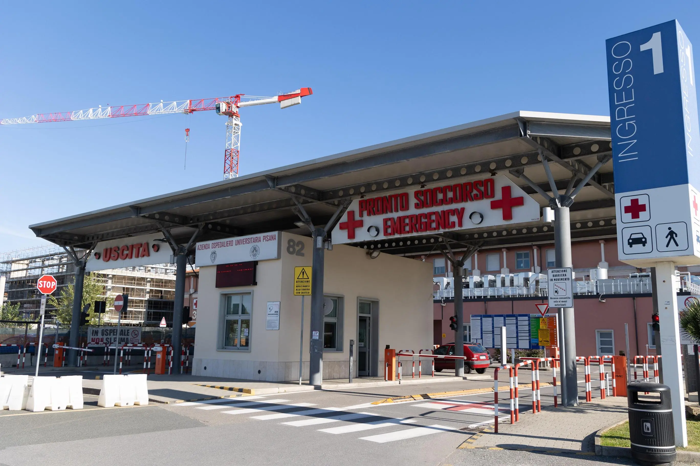 Malore alla guida, muore aviere con l’auto contro un lampione