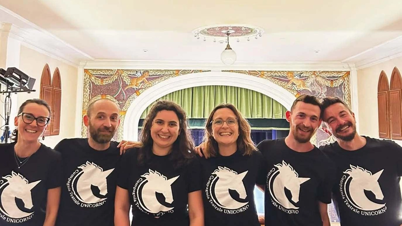 I componenti del consiglio direttivo della Compagnia Unicorno di Empoli, che domani sera sarà a Castelfiorentino con il suo spettacolo “Questione di share” I componenti del consiglio direttivo della Compagnia Unicorno di Empoli, che domani sera sarà a Castelfiorentino con il suo spettacolo “Questione di share”