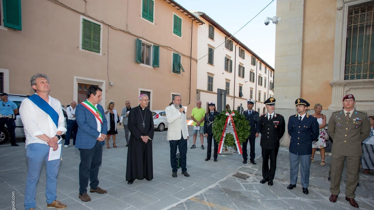 Un momento della commemorazione in via Beccaria Un momento della commemorazione in via Beccaria