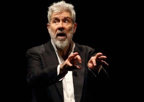 https://www.lanazione.it/image-service/view/acePublic/alias/contentid/YjY0YTI3MzEtNjg5Zi00/0/a-passeggio-con-benvenuti-e-il-suo-teatro-della-sorpresa.jpeg