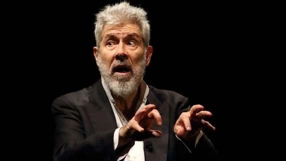 Alessandro Benvenuti oggi alle 18 sarà il protagonista della passeggiata letteraria a Batignano