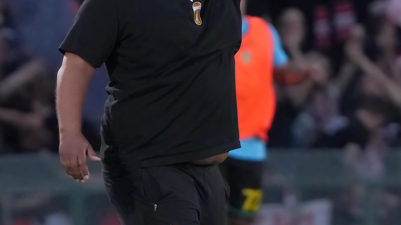 Il Comune smentisce la società: "Concessione, le carte non bastano". Mister Liverani non si fa distrarre: "Grande fiducia nei ragazzi" Il Comune smentisce la società: "Concessione, le carte non bastano". Mister Liverani non si fa distrarre: "Grande fiducia nei ragazzi"