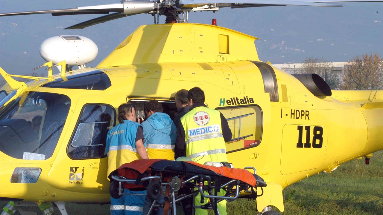 Un elicottero Pegaso in una foto di repertorio. Il piccolo è stato trasferito all'ospedale pediatrico Meyer Un elicottero Pegaso in una foto di repertorio. Il piccolo è stato trasferito all'ospedale pediatrico Meyer