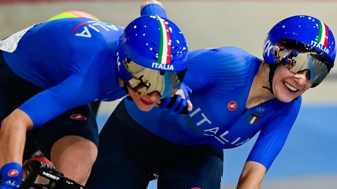 Chiara Consonni e Vittoria Guazzini dopo la vittoria alle Olimpiadi Chiara Consonni e Vittoria Guazzini dopo la vittoria alle Olimpiadi
