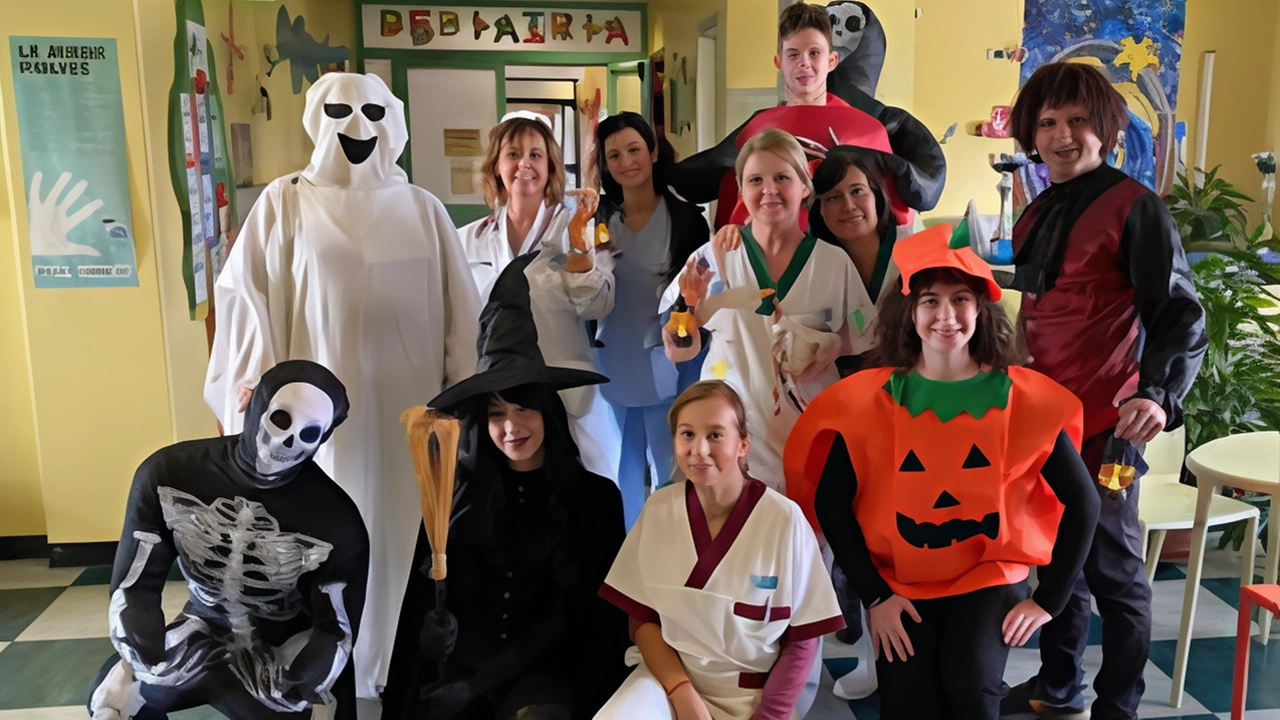 Due reparti dell'ospedale Misericordia di Grosseto festeggiano Halloween con zucche e gadget per i bambini, ringraziando il Carnevale di Pitigliano e i donatori di sangue. Due reparti dell'ospedale Misericordia di Grosseto festeggiano Halloween con zucche e gadget per i bambini, ringraziando il Carnevale di Pitigliano e i donatori di sangue.
