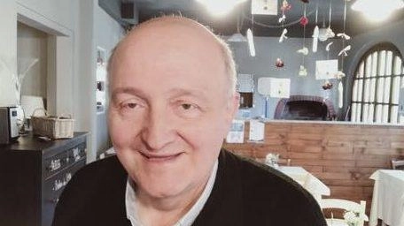 Don Giuseppe in un momento felice in una foto tratta dalla pagina Facebook “L’Araldo - Diocesi di Volterra“