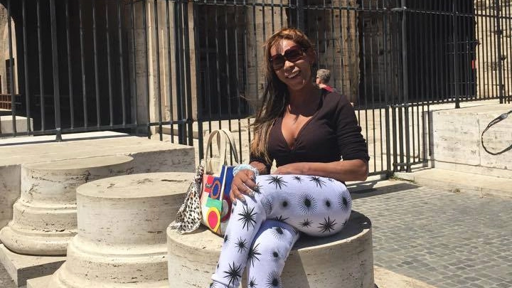 Mirella Souza, morta dopo un’iniezione di “olio illegale”, in una foto tratta dal suo profilo Facebook Mirella Souza, morta dopo un’iniezione di “olio illegale”, in una foto tratta dal suo profilo Facebook