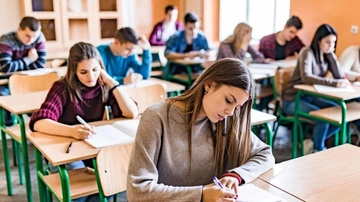 Tracce maturità 2024, Ungaretti e Pirandello per la prima prova. Montalcini, l’atomica, i selfie