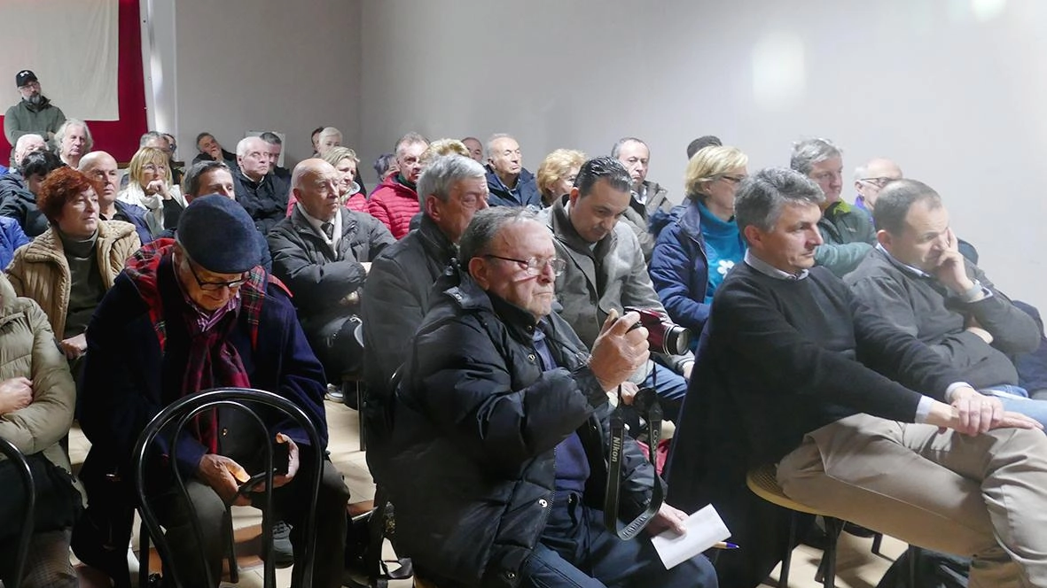 Un momento dell’assemblea che era stata convocata dalla Pro Loco di Prunetta e dalla Croce Verde di Prataccio per presentare il comitato Un momento dell’assemblea che era stata convocata dalla Pro Loco di Prunetta e dalla Croce Verde di Prataccio per presentare il comitato