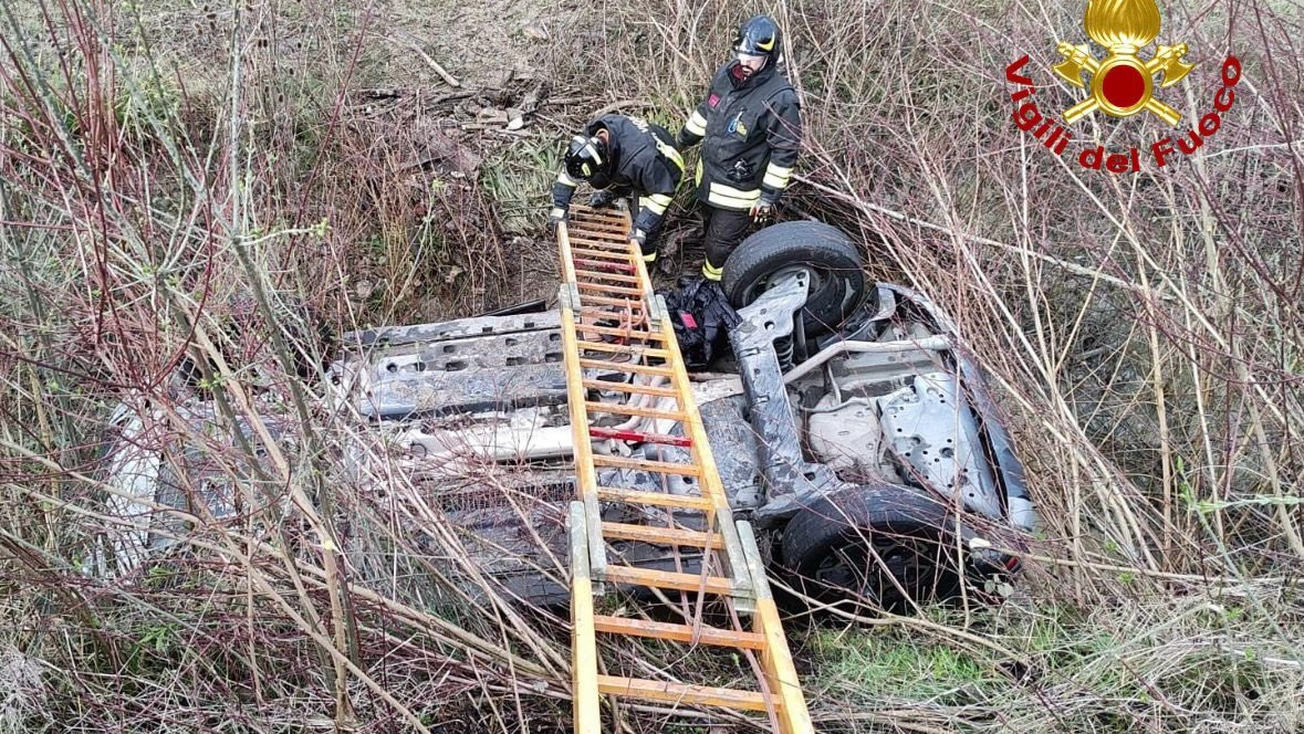 L'auto ribaltata L'auto ribaltata
