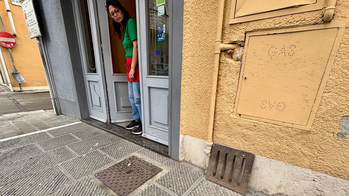 Ennesima spaccata nel bar: “Non ne possiamo più” Ennesima spaccata nel bar: “Non ne possiamo più”