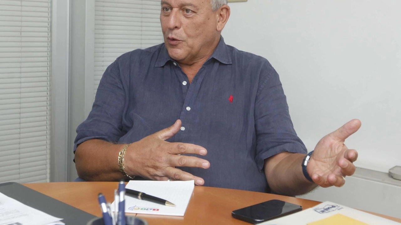 Daniele Pracchia direttore della Confcommercio illustra i dati della tassa di soggiorno che fanno conquistare alla provincia di Siena il secondo posto regionale