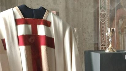 Una foto della. mostra “Intrecci di arte e fede“ Una foto della. mostra “Intrecci di arte e fede“