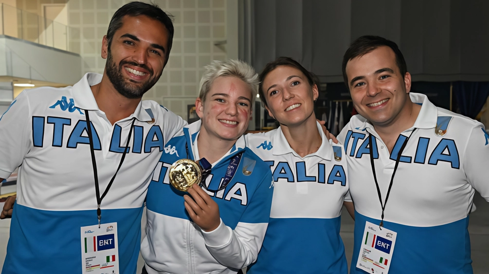 Giulia Talluri accanto alla pluricampionessa di scherma Bebe Vio dopo una delle tante medaglie conquistate in carriera Giulia Talluri accanto alla pluricampionessa di scherma Bebe Vio dopo una delle tante medaglie conquistate in carriera