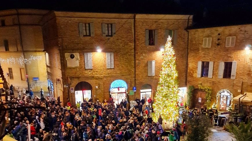 L’atmosfera natalizia. entra nel vivo con l’inizio del programma di eventi caratteristici del periodo L’atmosfera natalizia. entra nel vivo con l’inizio del programma di eventi caratteristici del periodo