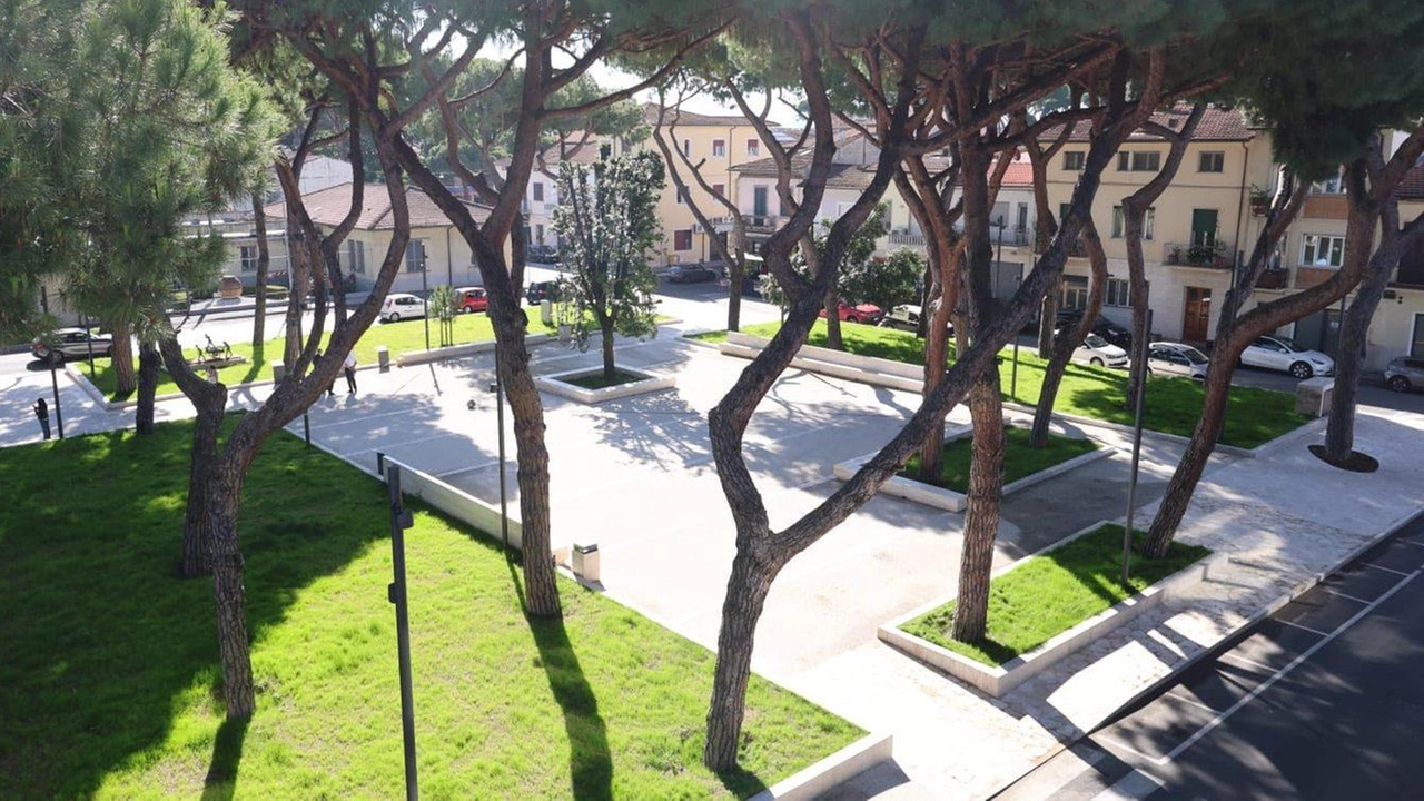 Ieri il taglio del nastro della riqualificazione finanziata dall’autorità portuale su progetto di Del Seppia "Abbiamo valorizzato la luce e il verde, arricchito da statue e installazioni in memoria del pittore". Ieri il taglio del nastro della riqualificazione finanziata dall’autorità portuale su progetto di Del Seppia "Abbiamo valorizzato la luce e il verde, arricchito da statue e installazioni in memoria del pittore".