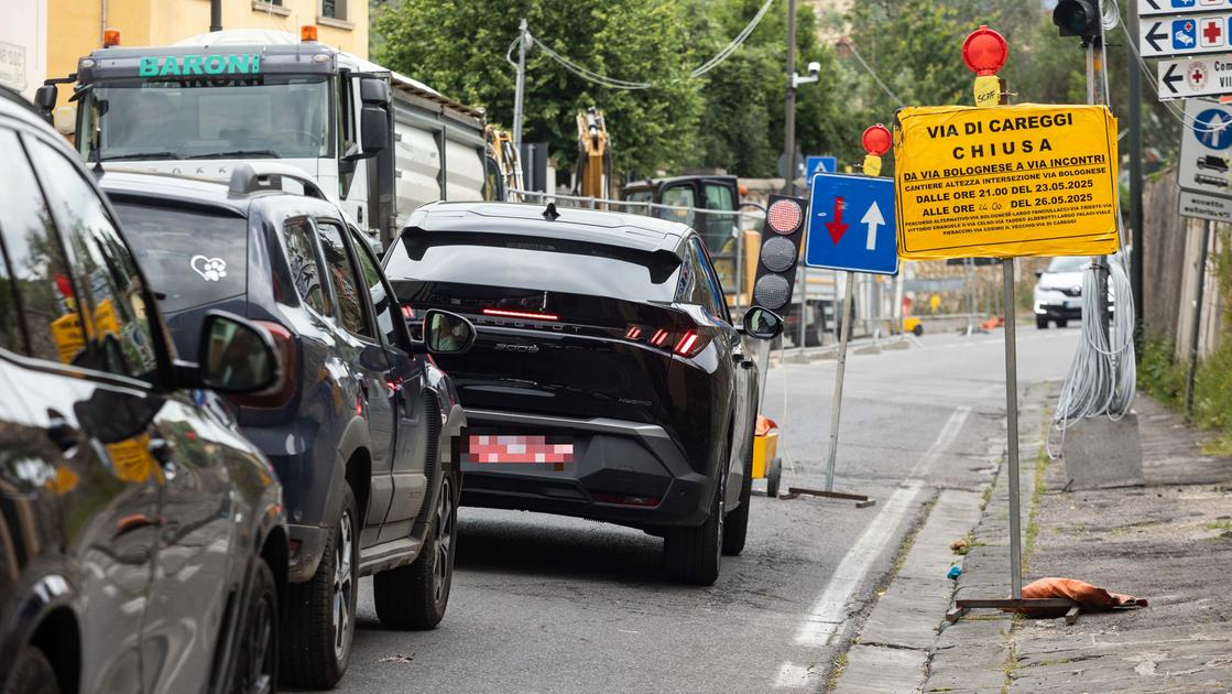via di careggi imprevisto nei lavori traffico in tilt e lunghe code