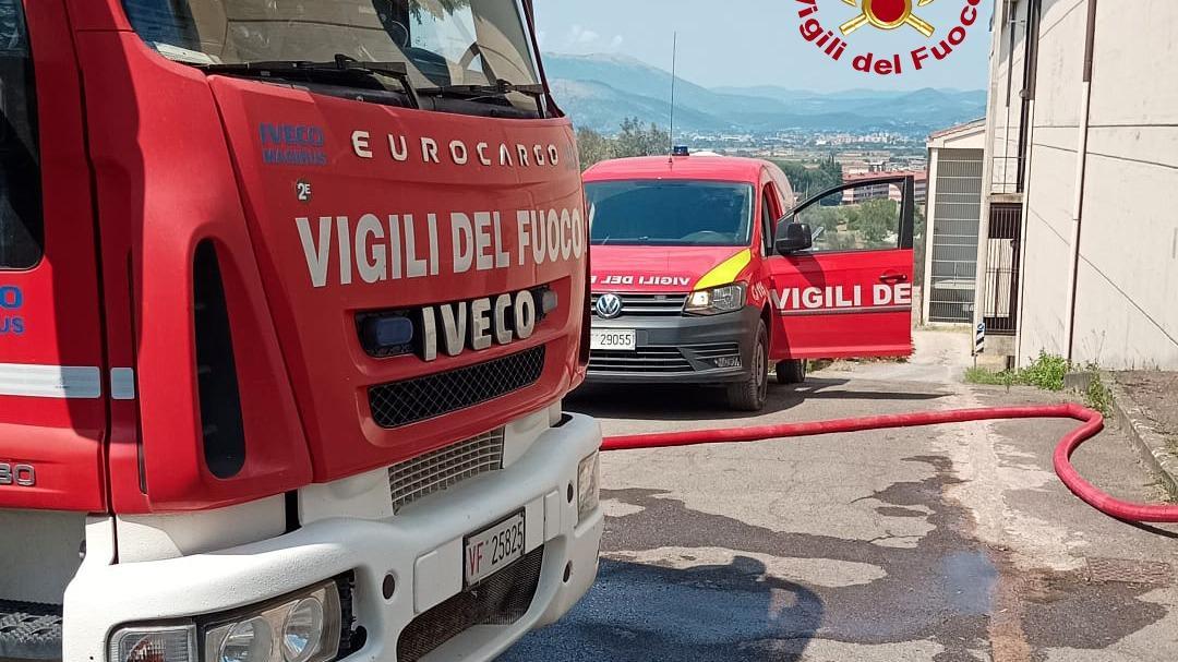 Appartamento a fuoco, intossicata una donna