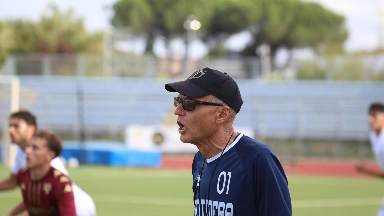 L’allenatore del Pontedera, Leonardo Menichini (Foto Bongianni/Germogli)