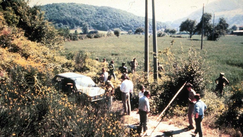 Il Vampa morto prima di una sentenza definitiva, condannati i suoi complici di alcuni delitti. Le piste rimaste a metà: quella dei mandanti e del legionario. E la Beretta è ancora un mistero. . Il Vampa morto prima di una sentenza definitiva, condannati i suoi complici di alcuni delitti. Le piste rimaste a metà: quella dei mandanti e del legionario. E la Beretta è ancora un mistero. .