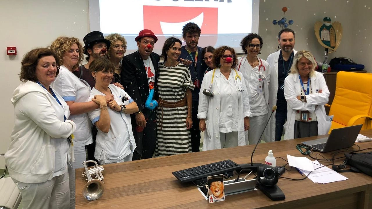 Dal primo ottobre, gli esperti clown dell’associazione Ridolina porteranno gioia e leggerezza ai piccoli pazienti in Pediatria . Dal primo ottobre, gli esperti clown dell’associazione Ridolina porteranno gioia e leggerezza ai piccoli pazienti in Pediatria .