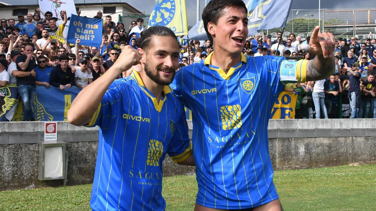 Julian Illanes segna il gol salvezza per la Carrarese contro il Modena
