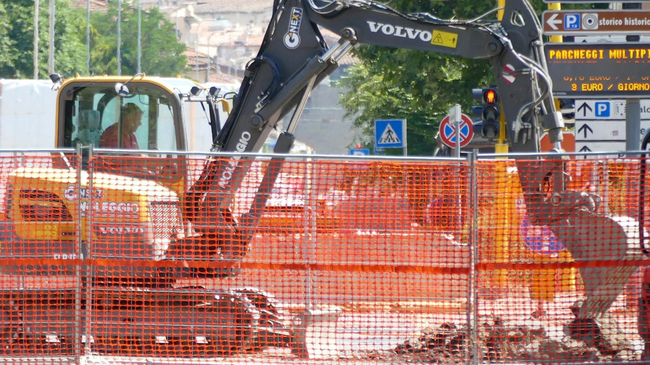 Da oggi partono i lavori per la grande rotatoria di via Fiorentina Da oggi partono i lavori per la grande rotatoria di via Fiorentina