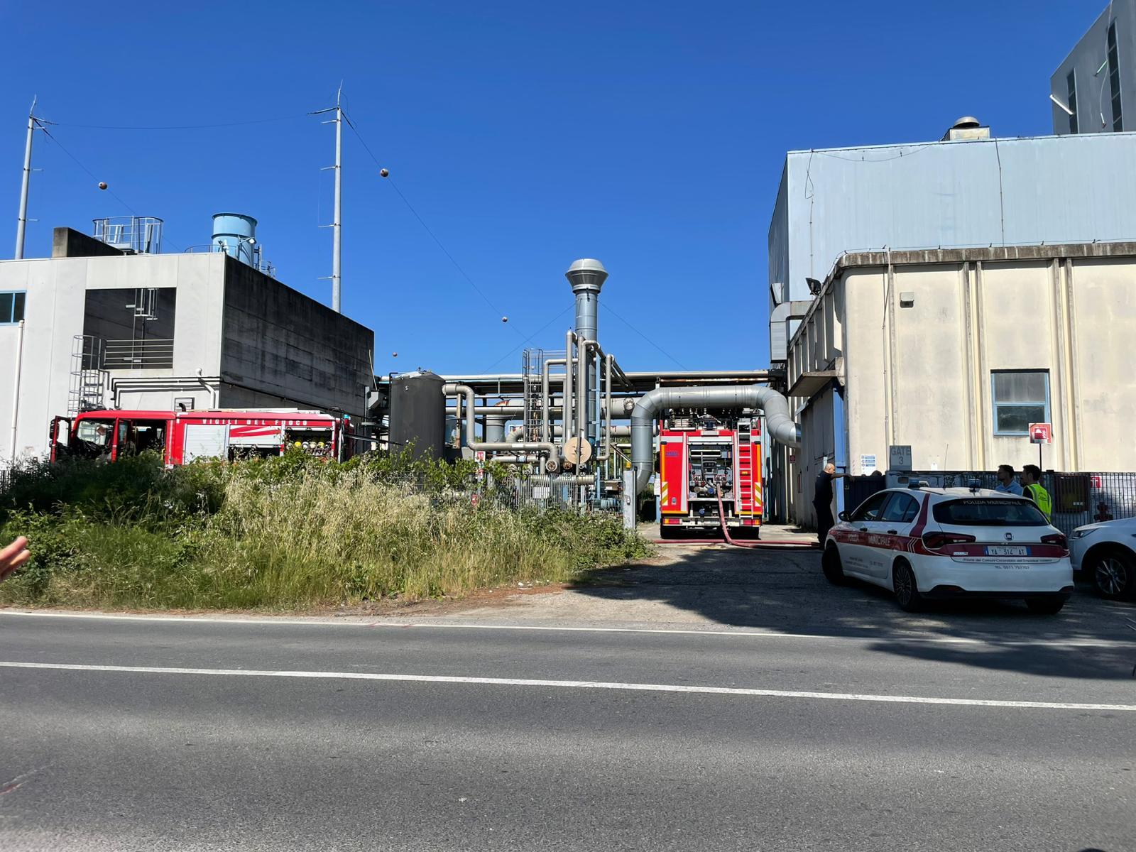 incendio alla vibac di mercatale paura per la colonna di fumo ma il sindaco rassicura
