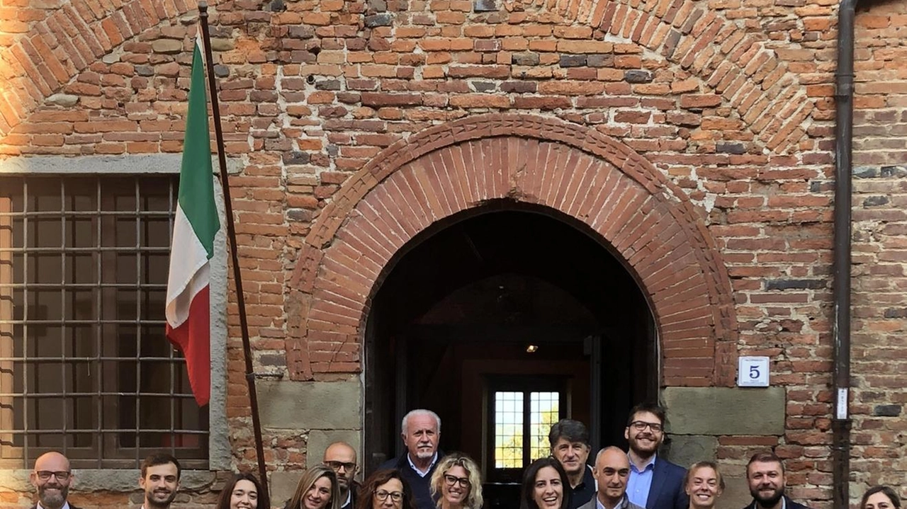 La maggioranza di Altopascio con al centro il sindaco, Sara D’Ambrosio La maggioranza di Altopascio con al centro il sindaco, Sara D’Ambrosio
