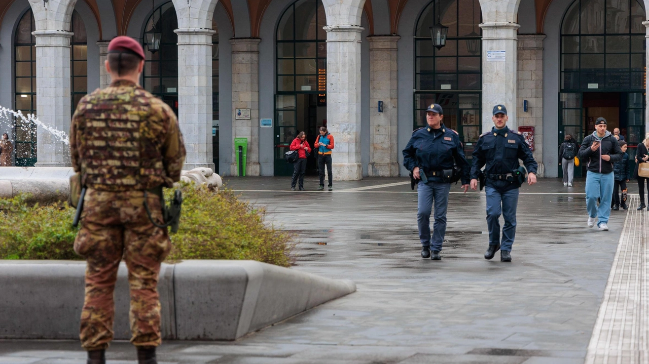 L’uomo era stato fermato dalla polizia di Stato in zona Stazione. (. foto Del Punta per Valtriani L’uomo era stato fermato dalla polizia di Stato in zona Stazione. (. foto Del Punta per Valtriani