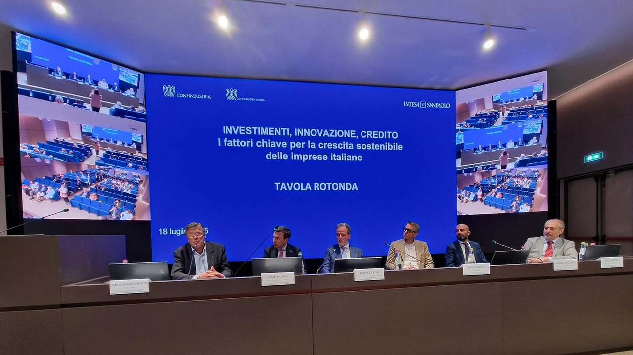 Un momento della tavola rotonda nella sede di. Confindustria a Perugia