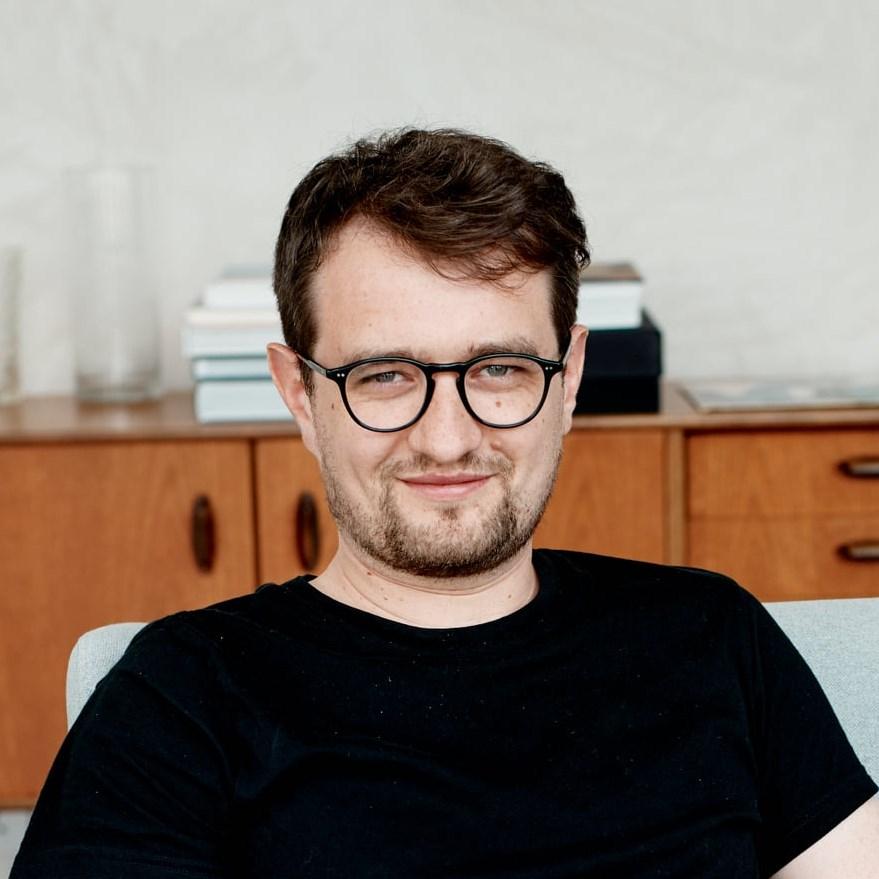 https://www.lanazione.it/image-service/view/acePublic/alias/contentid/Yjc0NWU5NTEtZGM2MS00/0/justas-janauskas.jpeg