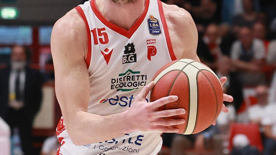 A destra Antonio Gallo, play classe 2000 che lo scorso anno ha giocato in A2 con Torino. Sarebbe lui il back-up ideale per Lorenzo Saccaggi, a sinistra A destra Antonio Gallo, play classe 2000 che lo scorso anno ha giocato in A2 con Torino. Sarebbe lui il back-up ideale per Lorenzo Saccaggi, a sinistra