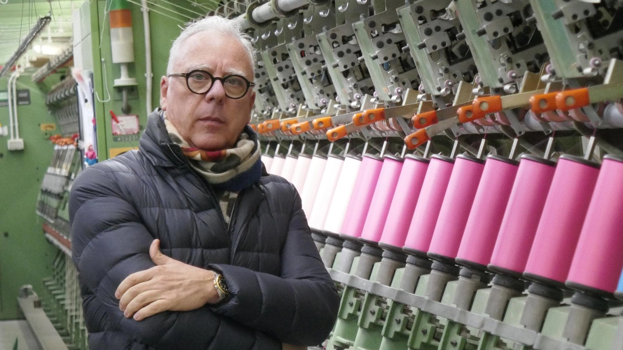 Alessandro Aiazzi, titolare dell’azienda di Vaiano: la filiera va garantita "Ognuno di noi deve fare la propria parte in questo periodo di crisi". Le certificazioni indispensabili per stare nel mercato globale . Alessandro Aiazzi, titolare dell’azienda di Vaiano: la filiera va garantita "Ognuno di noi deve fare la propria parte in questo periodo di crisi". Le certificazioni indispensabili per stare nel mercato globale .