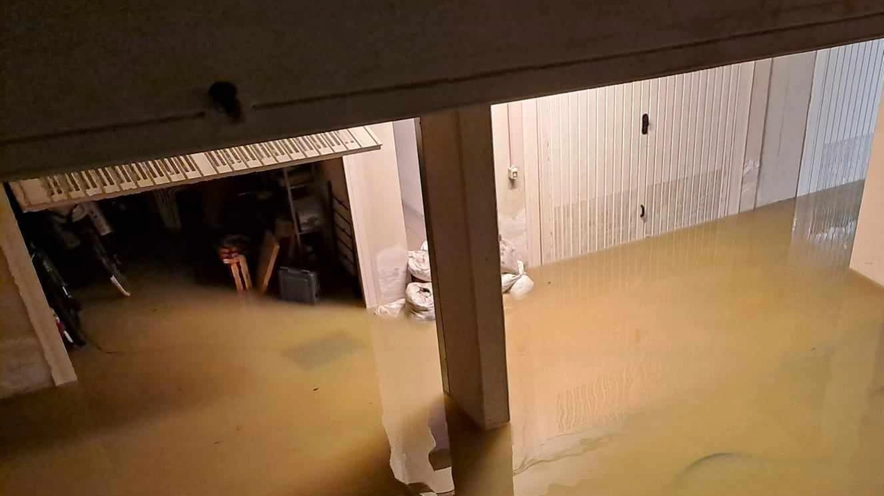 Dopo l'acquazzone a Agliana, residenti segnalano allagamenti e problemi strutturali, chiedendo interventi al Comune per risolvere le criticità. Dopo l'acquazzone a Agliana, residenti segnalano allagamenti e problemi strutturali, chiedendo interventi al Comune per risolvere le criticità.
