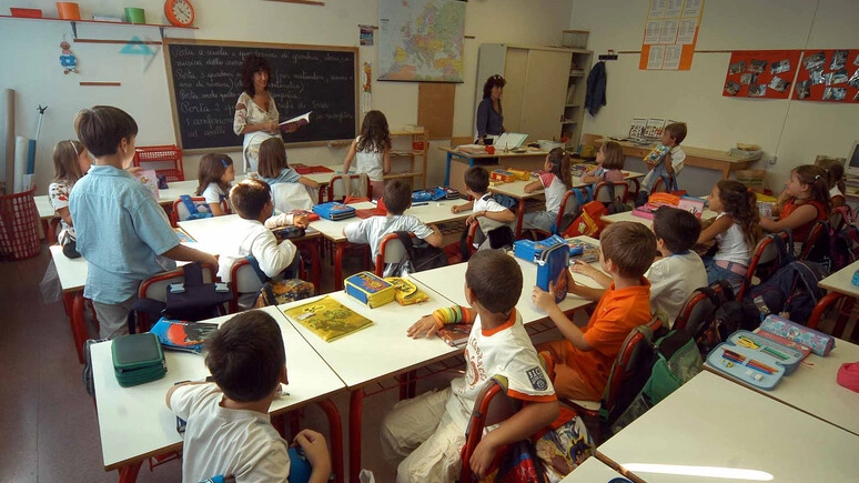 Alunni in una classe (foto d'archivio, Ansa) Alunni in una classe (foto d'archivio, Ansa)